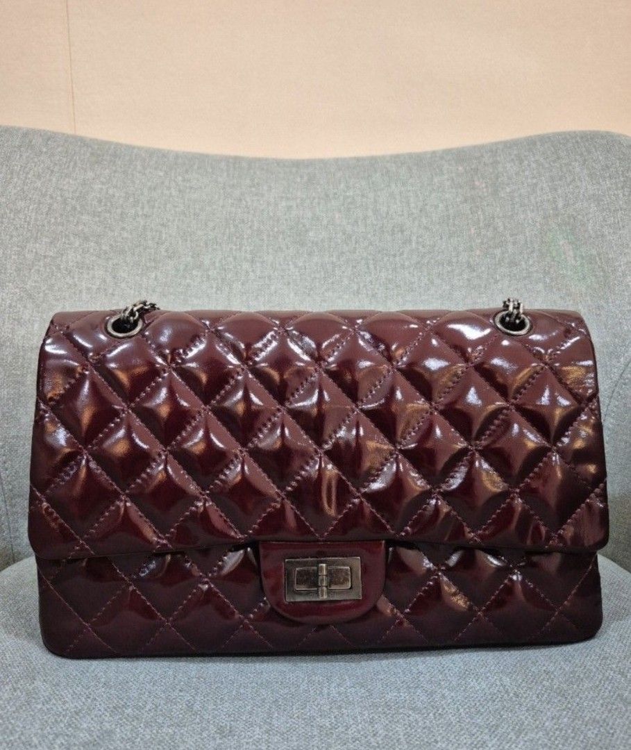 Chanel 2.55 Reissue Jumbo Burgundy Shiny Calfskin Ruthenium Silver Hardware - Image 2