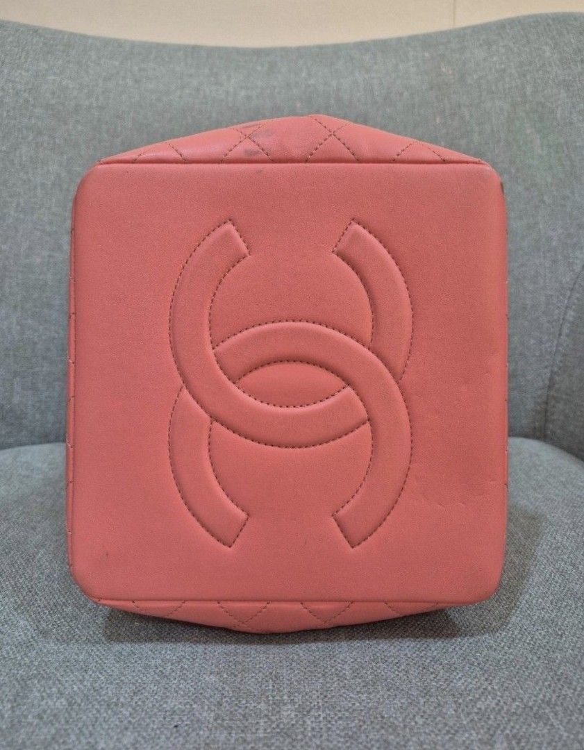 Chanel Pink Quilted Calfskin Bucket Bag Gold Hardware - Image 6