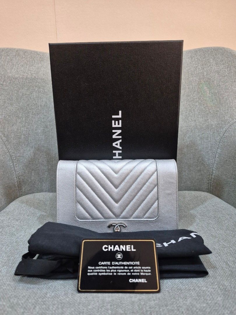 Chanel Wallet on Chain Metallic Silver Chevron Caviar Leather Silver Hardware - Image 2